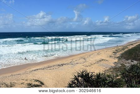 Beautiful Weather At Buddina Beach Along Pacific Boulevard (sunshine Coast, Queensland, Australia). 