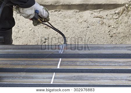 Cutting Lengthy Metal Rolling Gas Torch, Russia