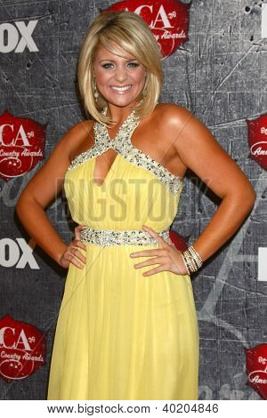 LOS ANGELES - DEC 10: Lauren Alaina přijíždí do americké Country Awards 2012 v Mandalay Bay Res