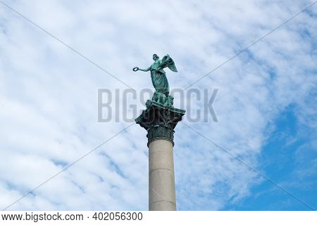 Jubiläumssäule, Jubilee Column On The Schlossplatz Park In The City Center Of Stuttgart Towards The 