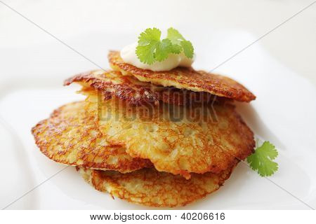 Crêpes de pommes de terre avec Sauce