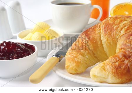 Завтрак круассан
