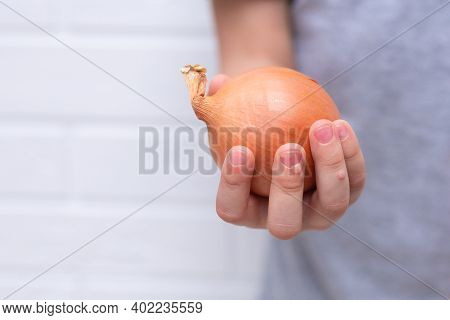 Warts On The Fingers Of A Child. Treating Warts At Home With Onions. Natural Remedies