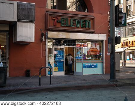 Los Angeles, Usa - June 28, 2016: A View Of 7 Eleven Convenience Store In L.a.