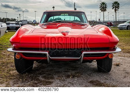 Daytona Beach, Fl - November 29, 2020: 1965 Chevrolet Corvette Sting Ray At A Local Car Show.