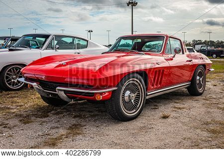 Daytona Beach, Fl - November 29, 2020: 1965 Chevrolet Corvette Sting Ray At A Local Car Show.