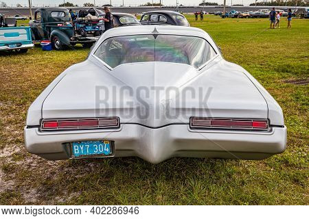 Daytona Beach, Fl - November 29, 2020: 1972 Buick Riviera Gs At A Local Car Show.