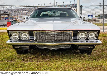 Daytona Beach, Fl - November 29, 2020: 1972 Buick Riviera Gs At A Local Car Show.