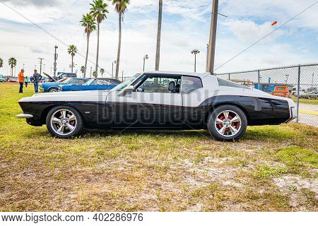 Daytona Beach, Fl - November 29, 2020: 1972 Buick Riviera Gs At A Local Car Show.