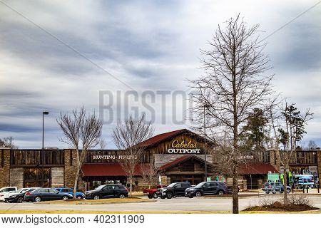 Augusta, Ga Usa - 01 07 21: Cabelas Outpost Retail Store On A Cloudy Day