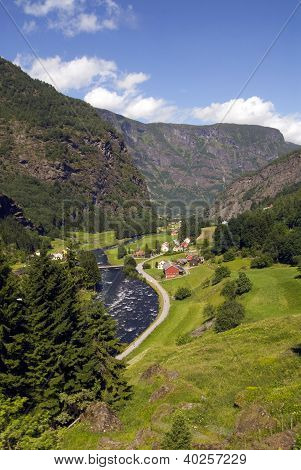 Flaam, Dorf