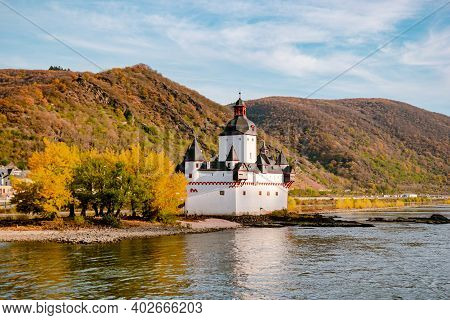 Travel In Germany - River Cruises In Rhein River, Beautiful Medieval Town And Wine Fields. Germany K