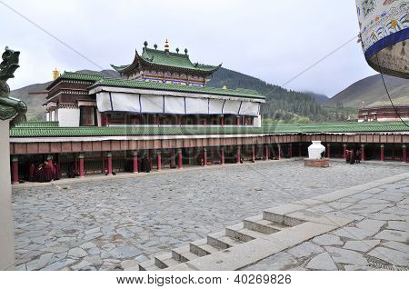 Labrang tibeti buddhista kolostor Xiahe Labrang tibeti buddhista kolostorban Xiahe városában
