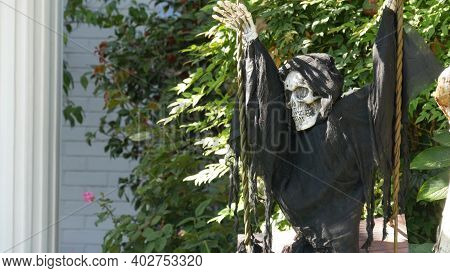 Los Angeles, California, Usa - 29 Oct 2019: Scary Festival Decorations Of A House, Happy Halloween H