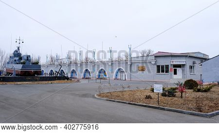Astrakhan, Russia, January 7, 2021. Old Buildings Of The City. Admiralteyskaya Street.