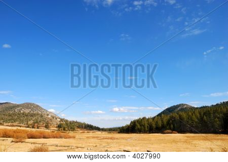 Jasné nebe nad horami