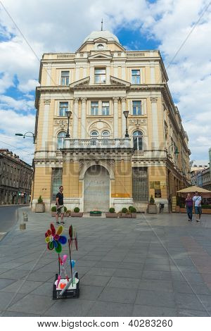SARAJEVO, Bosnien och Hercegovina - 11 augusti 2012: Eternal flame i den gatan Ferhadija den 11 augusti 2012 i Sara