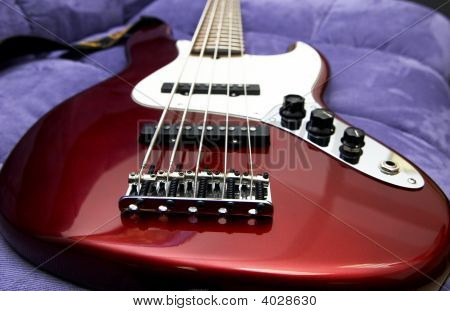 Guitare électrique rouge