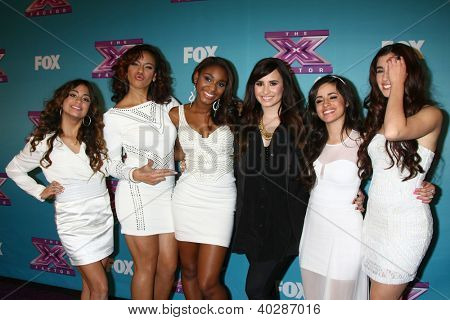 LOS ANGELES - 19 de DEC: Quinta armonía, con Demi Lovato en las actuaciones de final de temporada de 'X Factor' 