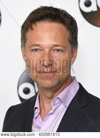 LOS ANGELES - AUG 06:  George Newbern arrives for  ABC Summer TCA Party 2017 on August 6, 2017 in Beverly Hills, CA