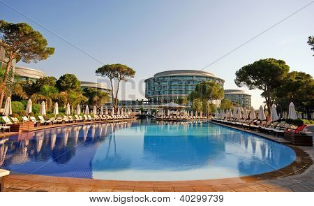 ห้อง มีสระว่ายน้ำ