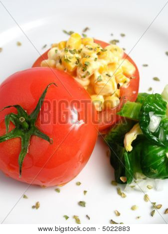 Pomodoro farcito con mais e maionese