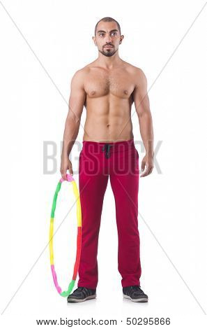 Mann Excecises mit Hula hoop reifen