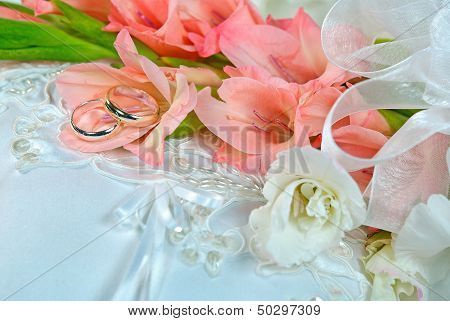 gladiola bouquet with rings