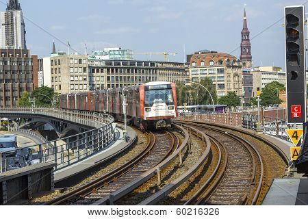 Train Arrives At Baumwall U-bahn Station