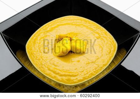 Pea Cream Soup In Black Plate