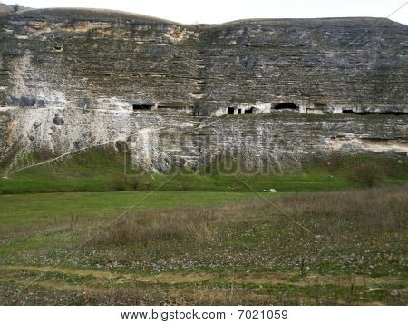 The monastery based in VI century d.C. Here in XV century by Stefan III Great (Åžtefan cel Mare) got