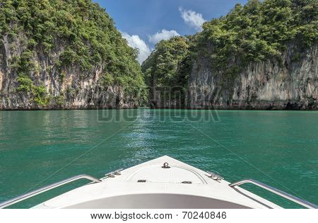 Travel By Boat To Beautiful Southern Sea Of Thailand