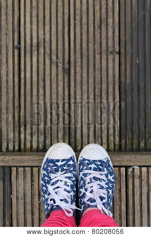 Patterned pumps on natural deck