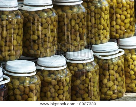 Cured oliivit