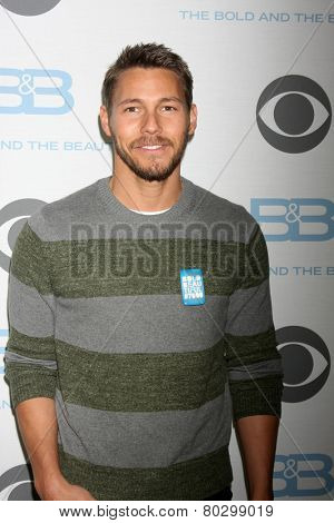 LOS ANGELES - JAN 14:  Scott Clifton as the  Bold and Beautiful Celebrates 7000th Show at a CBS Television City on January 14, 2015 in Los Angeles, CA