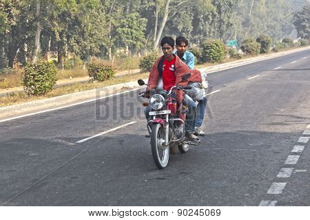 People In Overloaded Cars On The Highway Between Delhi And Agra