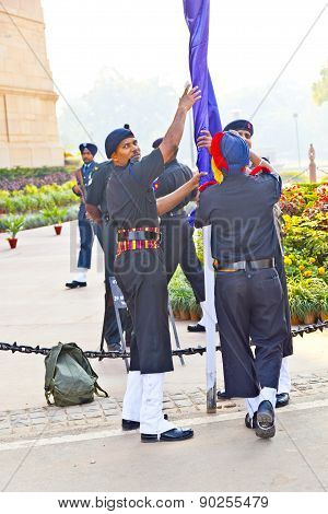 Soldiers Rise The Flag At The India Gate Monumen