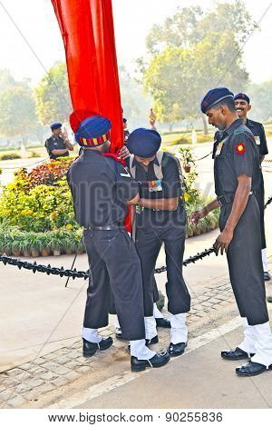 Soldiers Rise The Flag At The India Gate Monumen