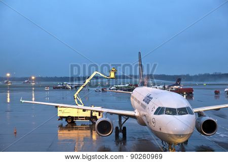 Deicing Of The Lufthansa Plane