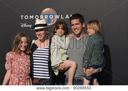 LOS ANGELES - MAY 9:  Molly Ringwald, family at the 