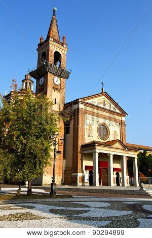 Parabiago   The Old   Church  Closed Brick