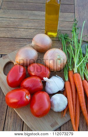 Fresh vegetables on a cutting board ready for use.