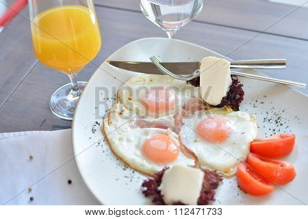Fried eggs