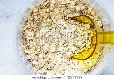 Conter With Oatmeal And Scoop