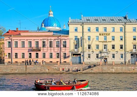 Saint-Petersburg. Russia. People on the excursion boat