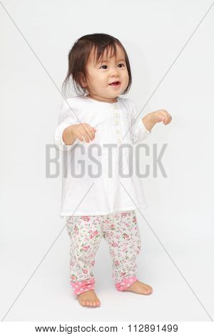 Japanese toddling baby girl (0 year old)