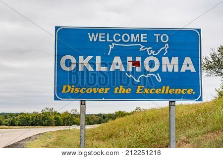 Welcome to Oklahoma Sign along highway at the state border