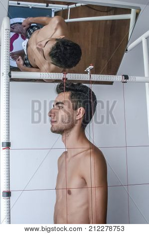 orthopedic physiotherapist check body growth of young athlete