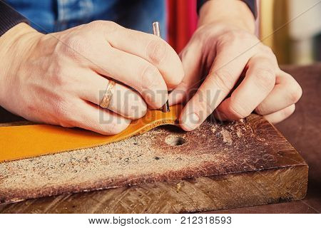 Skinner Makes Holes On Belt