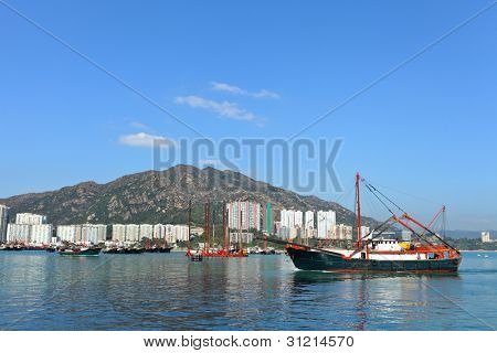 Barco de pesca en Hong Kong, Tuen Mun